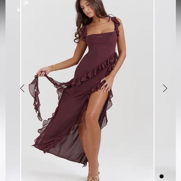 Midi dress with fluttery ruffles in berry color. - Picture 4 of 7